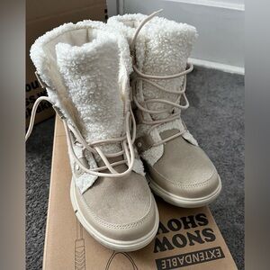 Sorel women's boots size 7 white with some shearling trim